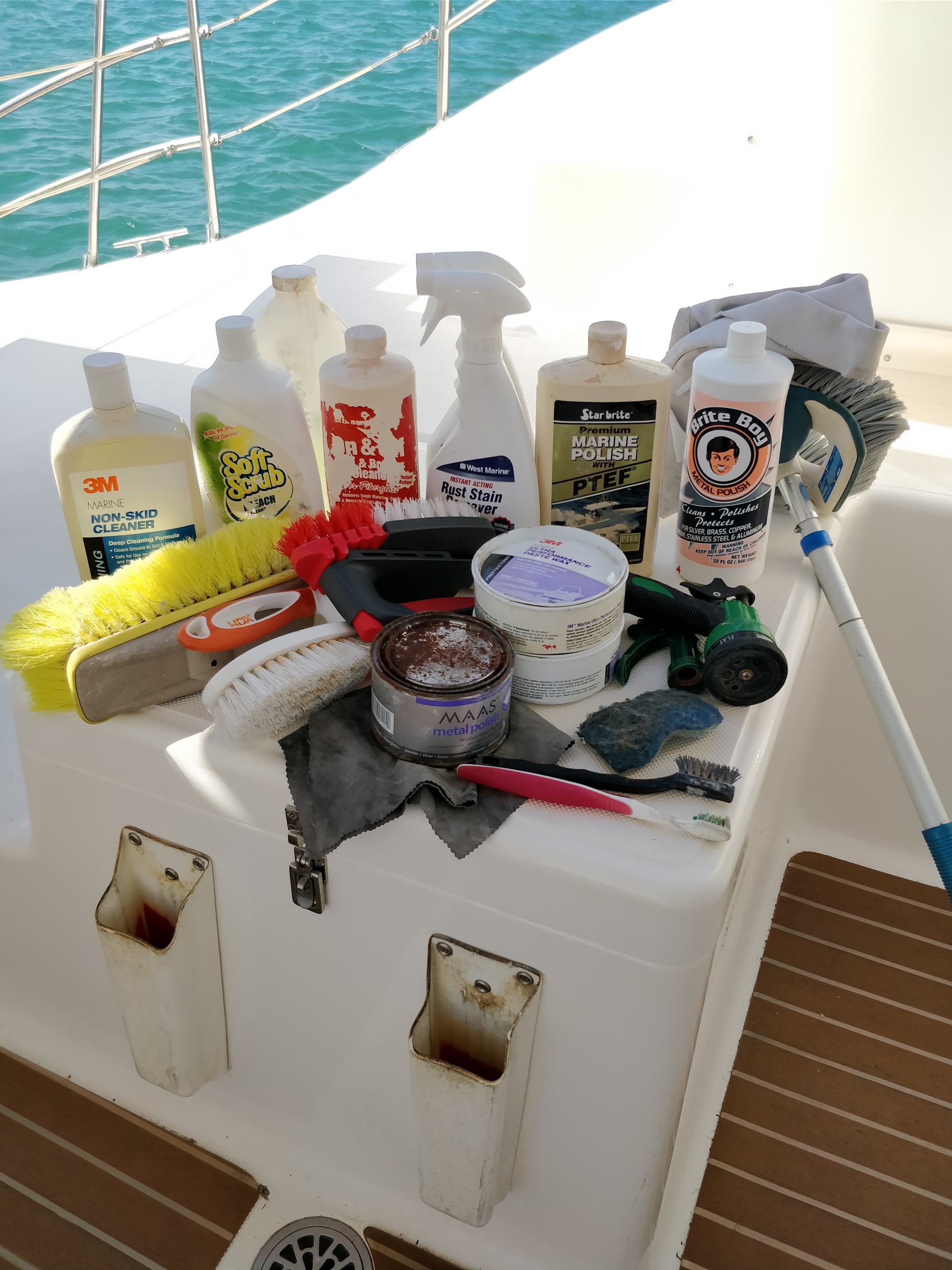 Keeping our boat clean and polished with sparkly metals Strikhedonia