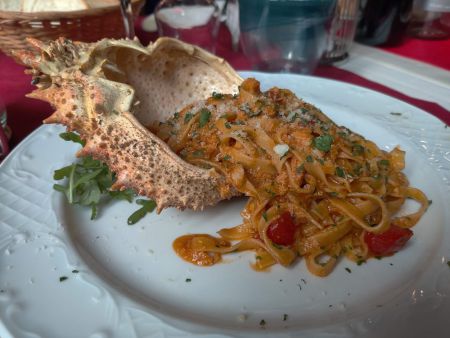 Tagliolini pasta with crab