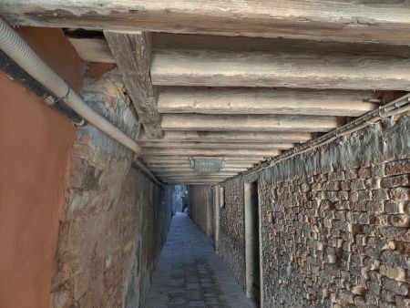 Old, narrow alleys