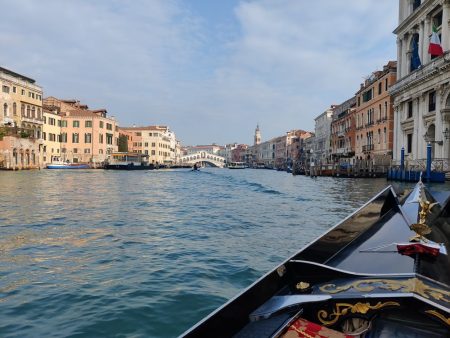 A quick hop on the Grand canal before we tucked back into the narrow waterways