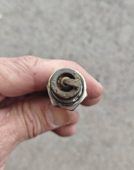 Quite a bit of lead buildup around the insulator, 120 hours on these plugs (50 hours since last cleaning)