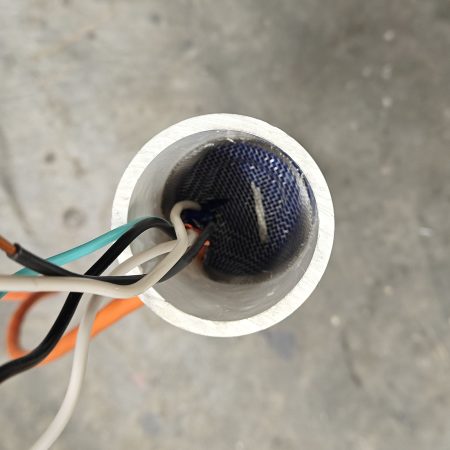 Stainless mesh is the first layer to prevent silica beads from entering air gap