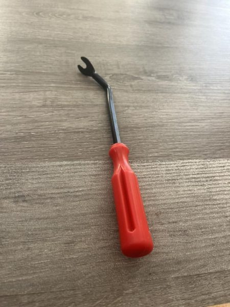 Stephen Leathers posted on the FB group that he used this tool to unclog the 90 bend at the thruhull